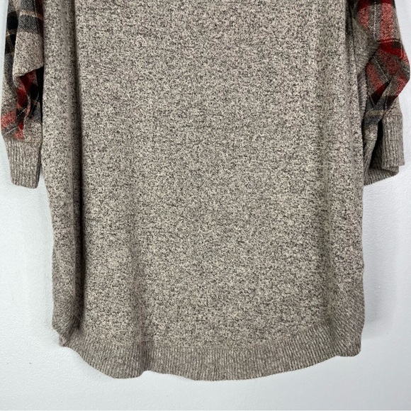 Maurices Sweater Women’s 1X Gray Red Plaid 3/4 Sleeve Pullover Crew Neck Relaxed - Picture 5 of 11